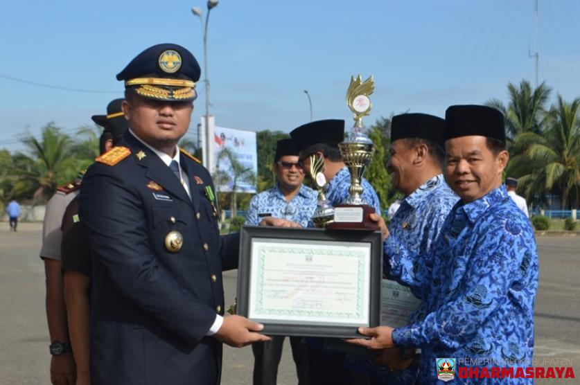Penghargaan Lomba Semarak Lingkungan Perangkat Daerah Dalam Rangka Menyambut HUT RI 72 Tahun